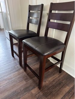 Set of 2 Ashley Furniture Larchmont Counter Stools - Great Condition!