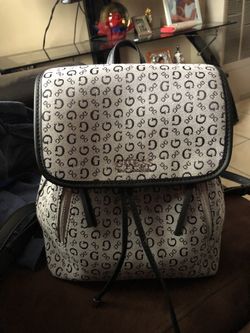GUESS Nueva