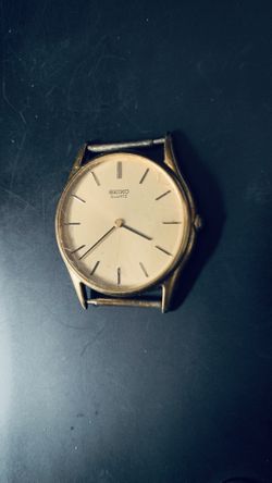 Seiko gold-tone men's watch. It is currently not working, and the hands are difficult to adjust. It