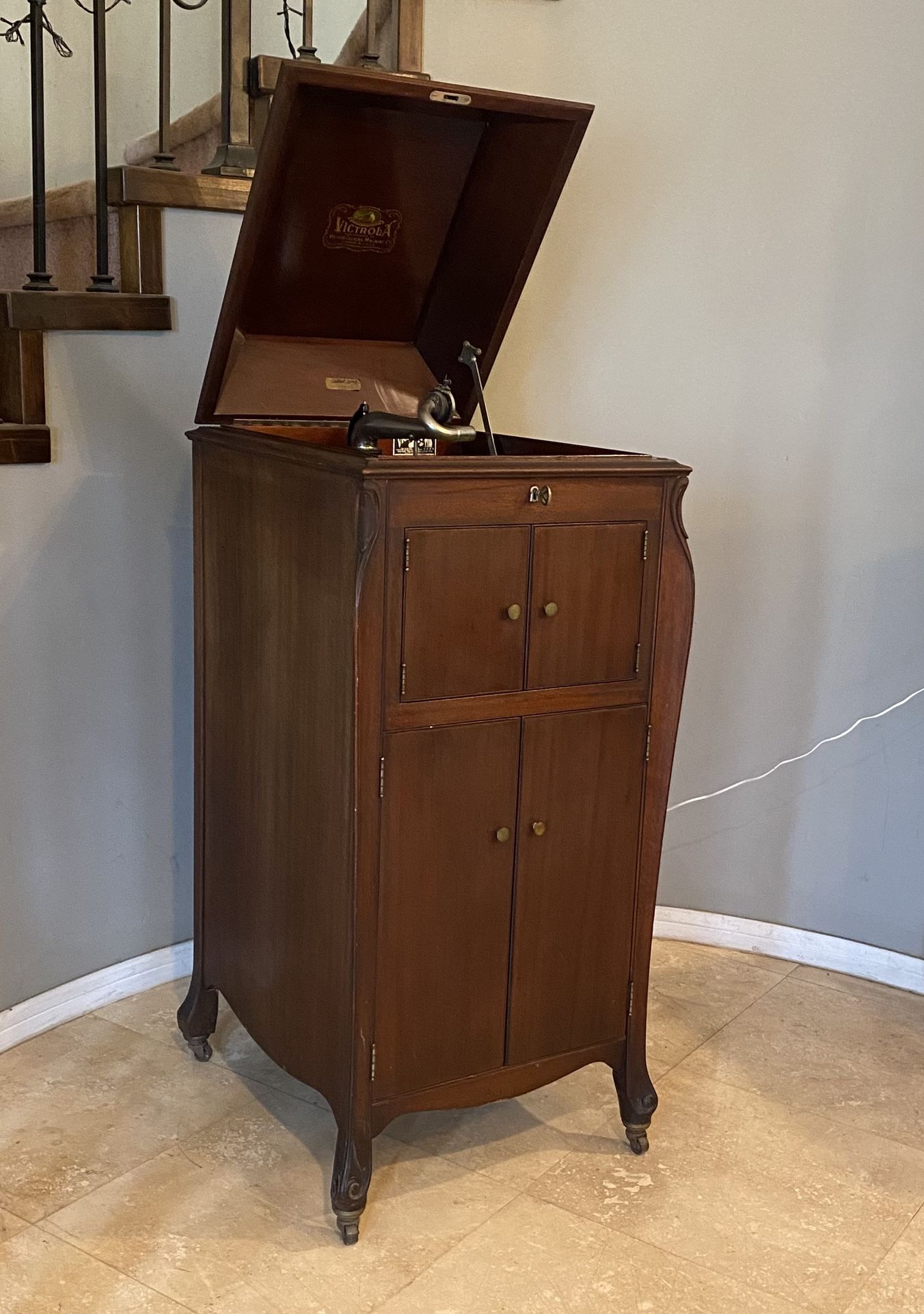 1915 Victor Talking Machine VV-XI “Victrola”