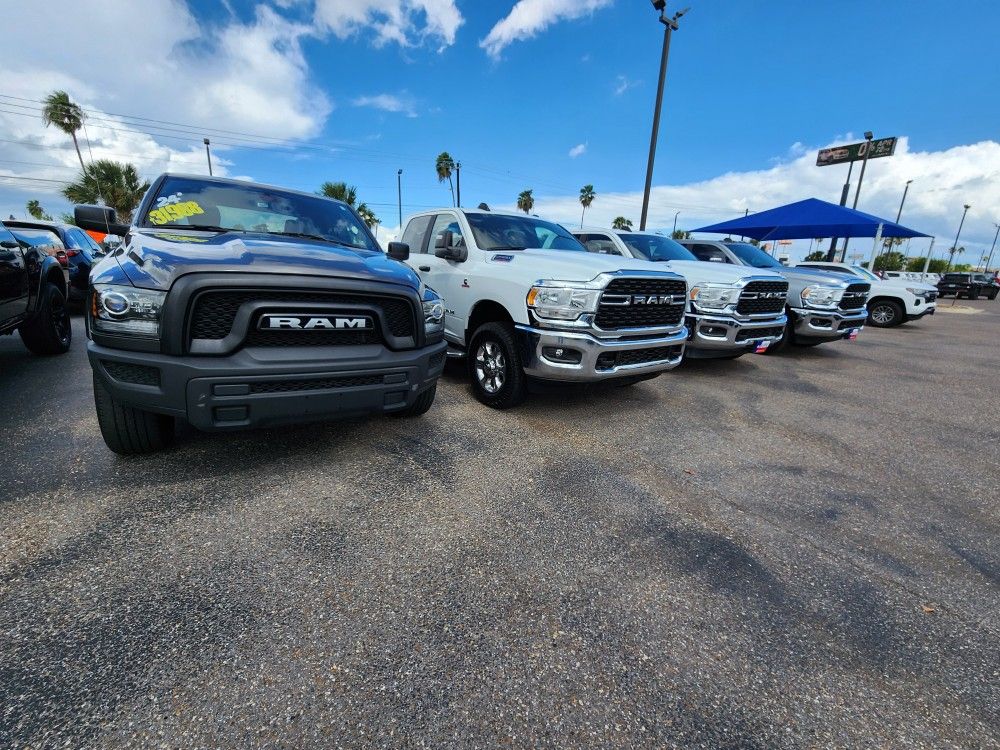 🚘 Wide Selection of Cars & Trucks Available! 🚘