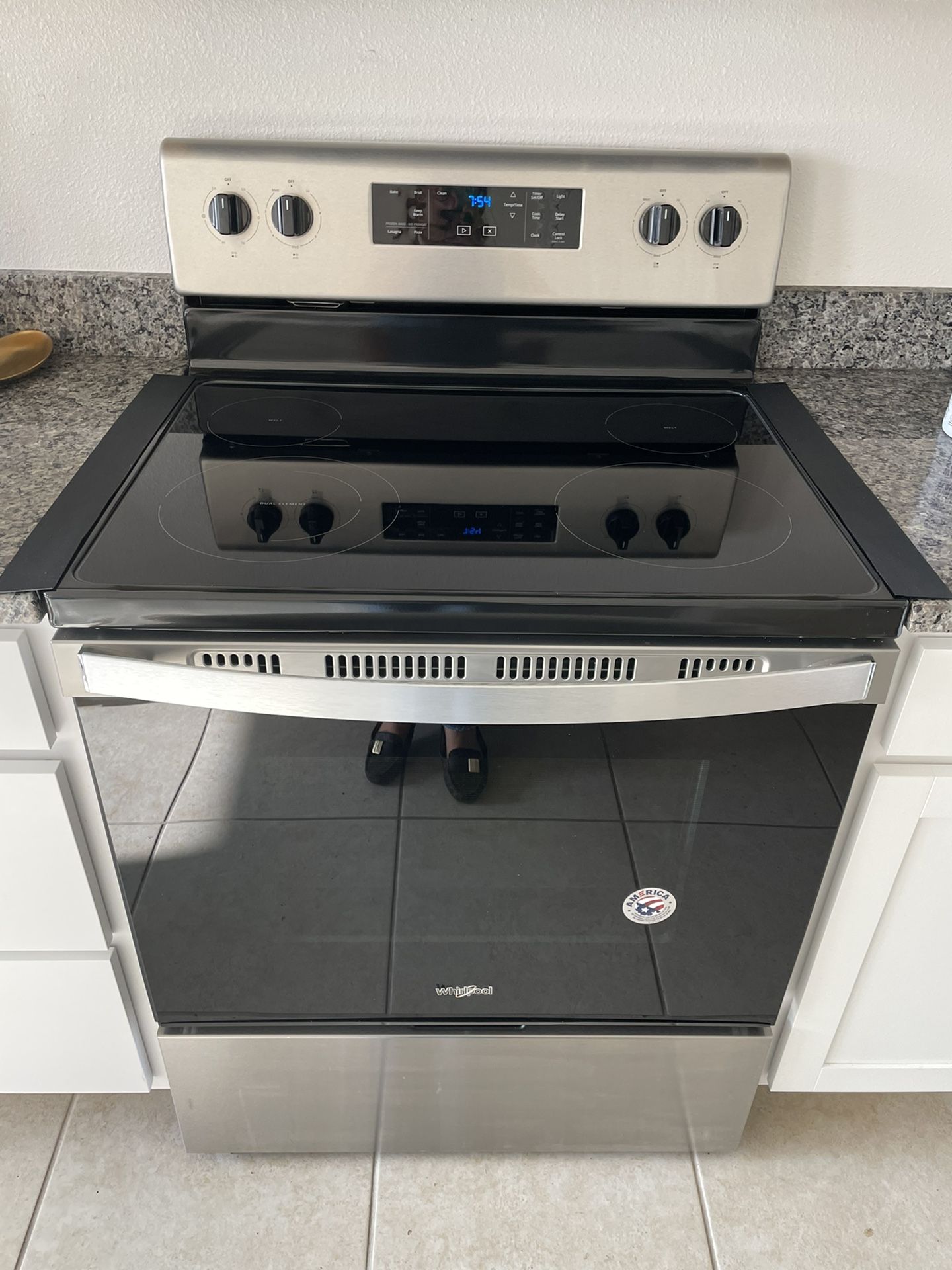 whirlpool electric stove, very little use