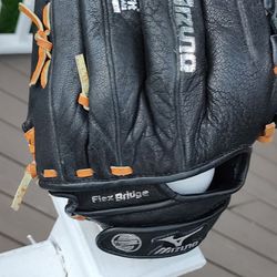 Mizuno Youth RH Baseball Glove 
