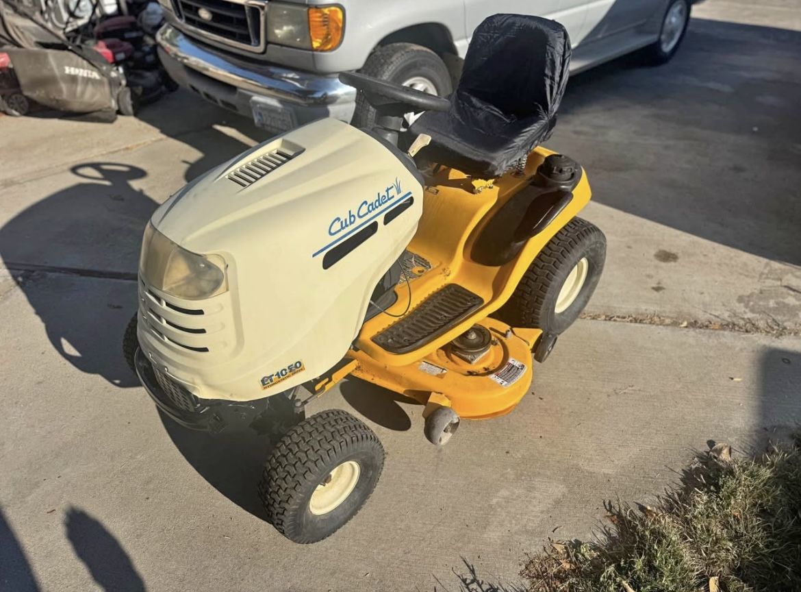 Riding Cub cadet Lawn mower