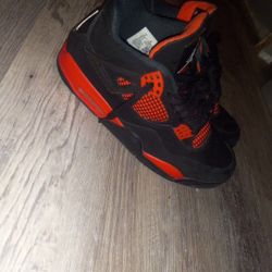 Retro Jordan 4 Red Thunder