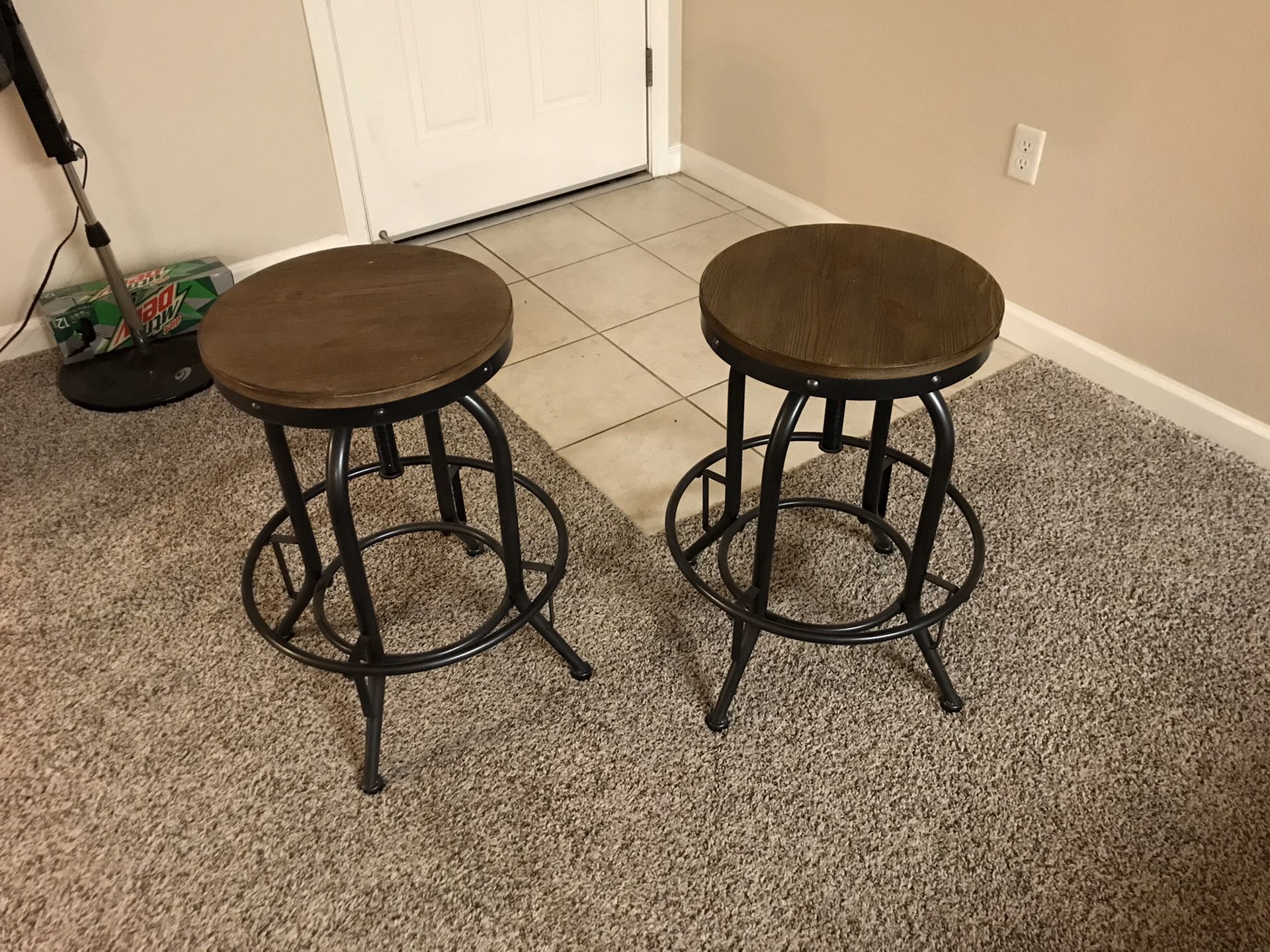 Very Cool Bar Stools, solid Wood Seat, swivel height adjustment. Perfect for Breakfast Bar style in newer apartments and homes