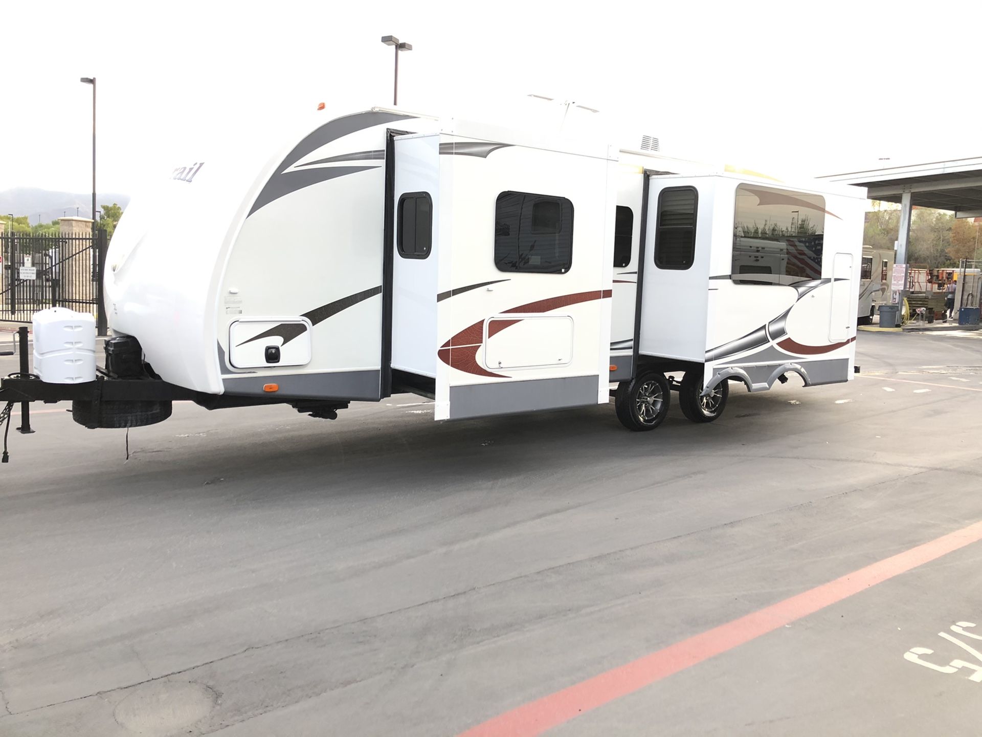 2012 travel trailer with 2 slides