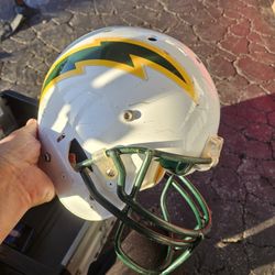 charger  helmet 