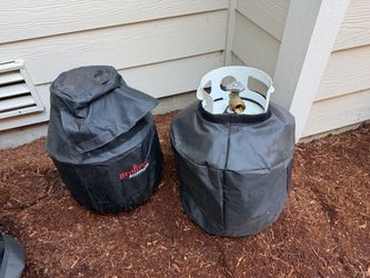 Full 15lb propane tank with cover