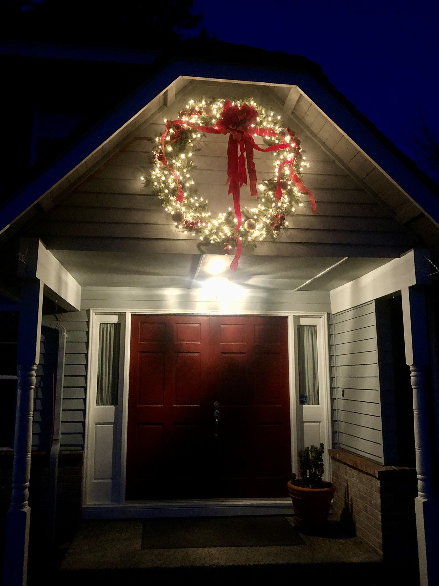 4 Foot Lighted  Christmas Holiday Wreath  