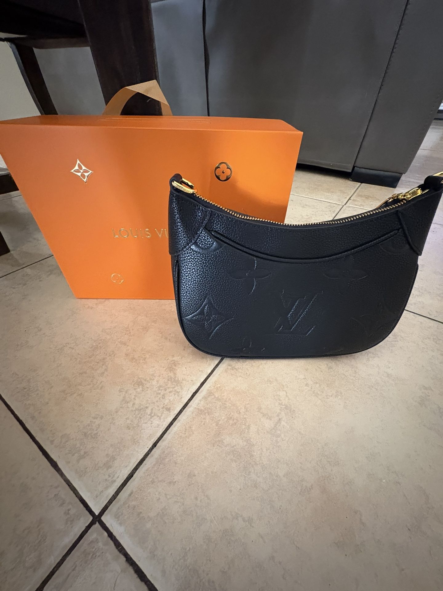 Louis Purse Black Embossed