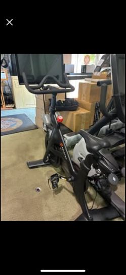 Peloton PL-01 Commercial Indoor Cycle with Touch Screen