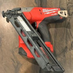 Like New! Milwaukee M18 FUEL 15-Ga Finish Nailer – Used Once