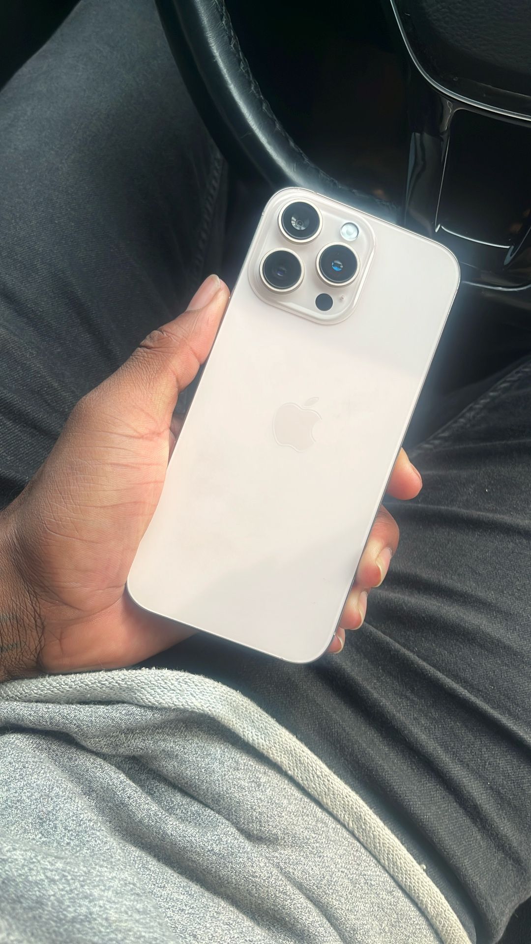 iPhone 16 Pro Max