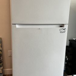 Refrigerator White Vissani  18 Cu. Ft. Top Freezer 