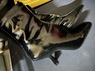 Steve Madden boot/heel