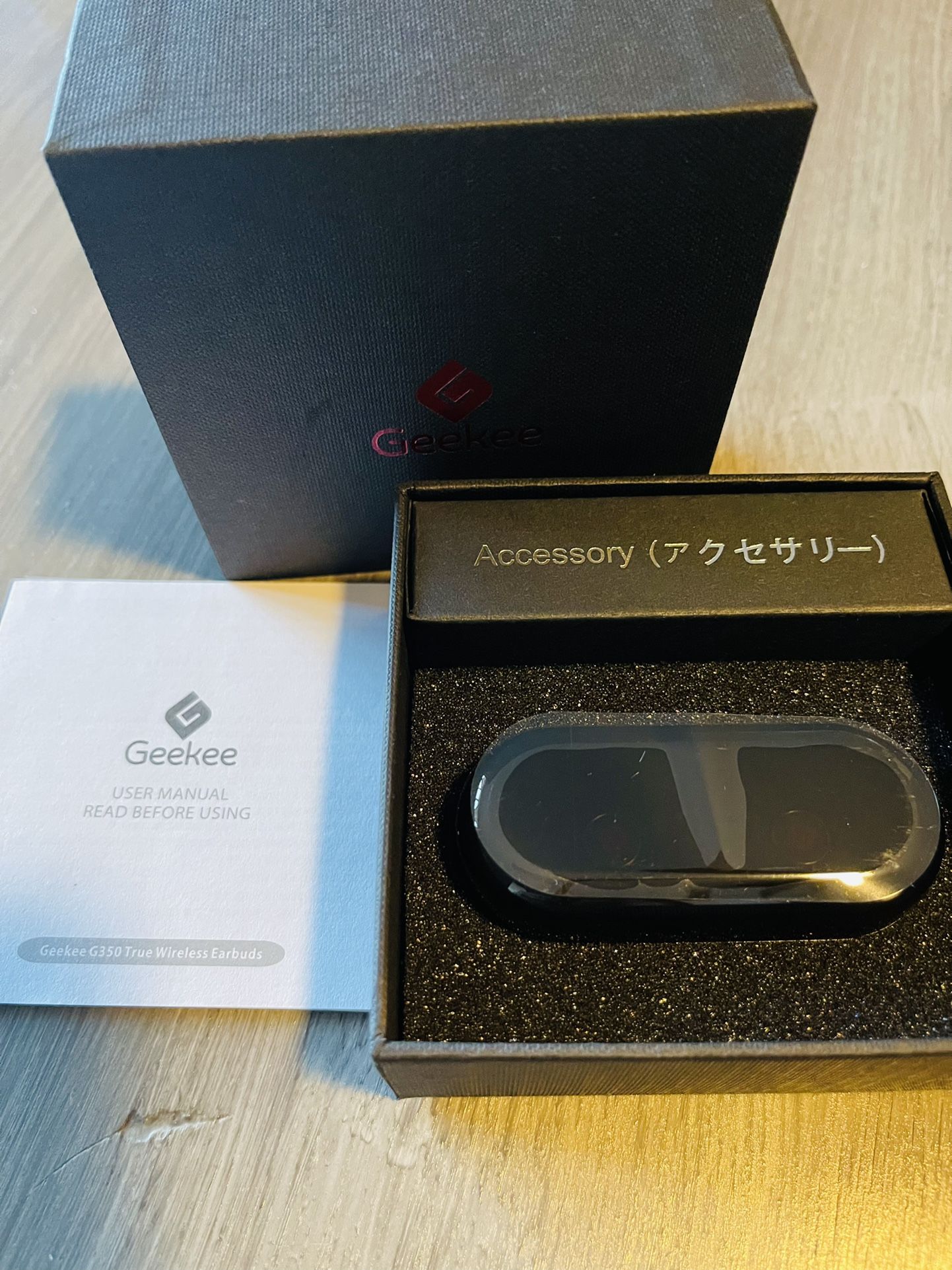 Wireless Earbuds / Bluetooth/ Earphones/ Mobile Devices