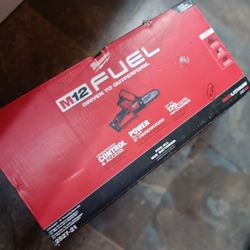 Milwaukee new Kit 6" Hatchet 12M Fuel , Battery And Charger 