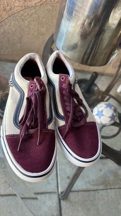 Size: 9.5 model: Vans
