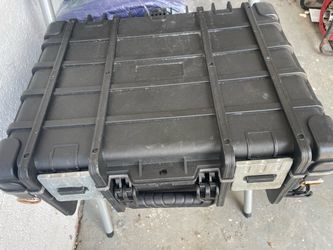 (Make offer)Black Hard Shell Protective Equipment Case