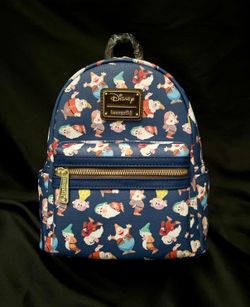 New Loungefly Disney Snow White Seven Dwarfs Mini Backpack Dopey Doc Happy Grumpy Sneezy