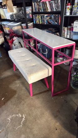 Entry table and seat