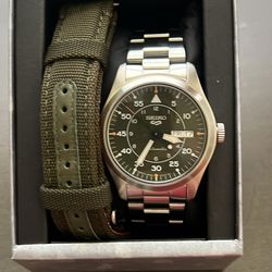 Seiko 5 Sports Flieger Field with Islander Bracelet and original Seiko Strap.