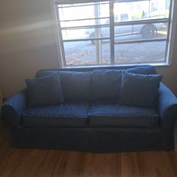Pull Out Couch. Nice Mattress Good Condition