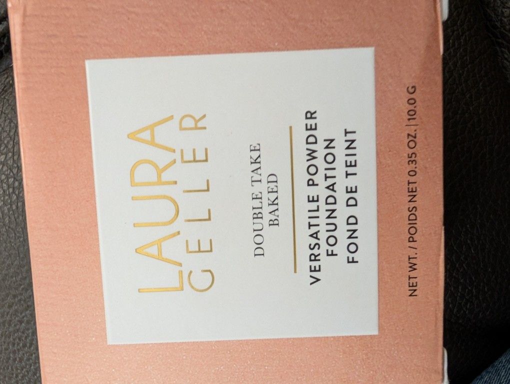 Brand New Laura Geller Versatile Powder. Medium Golor