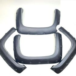 07-13 Chevrolet Silverado 1500 / 2500 / 3500 (5.8 FT / 69.3" BED ONLY) Fender flares  NEW IN BOX.
