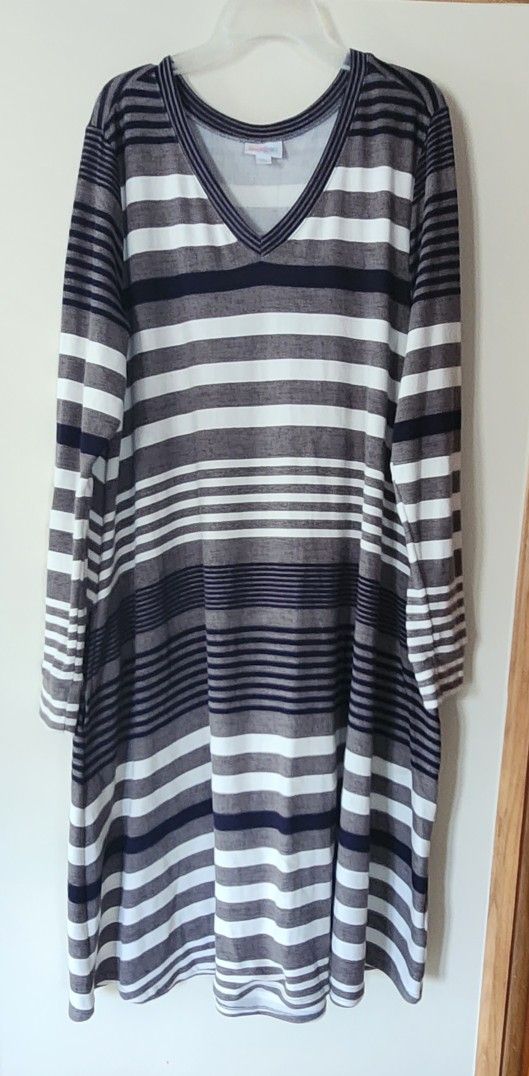 LULAROE LARGE BLACK & GRAY DRESS
