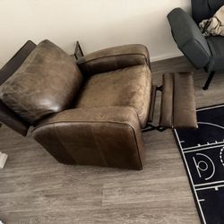 Thomasville Massive Recliner 