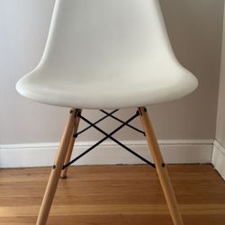 Eames Molded Side Chair With Dowel Base