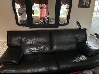 FREE COUCHES
