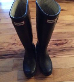 Black hunter boots