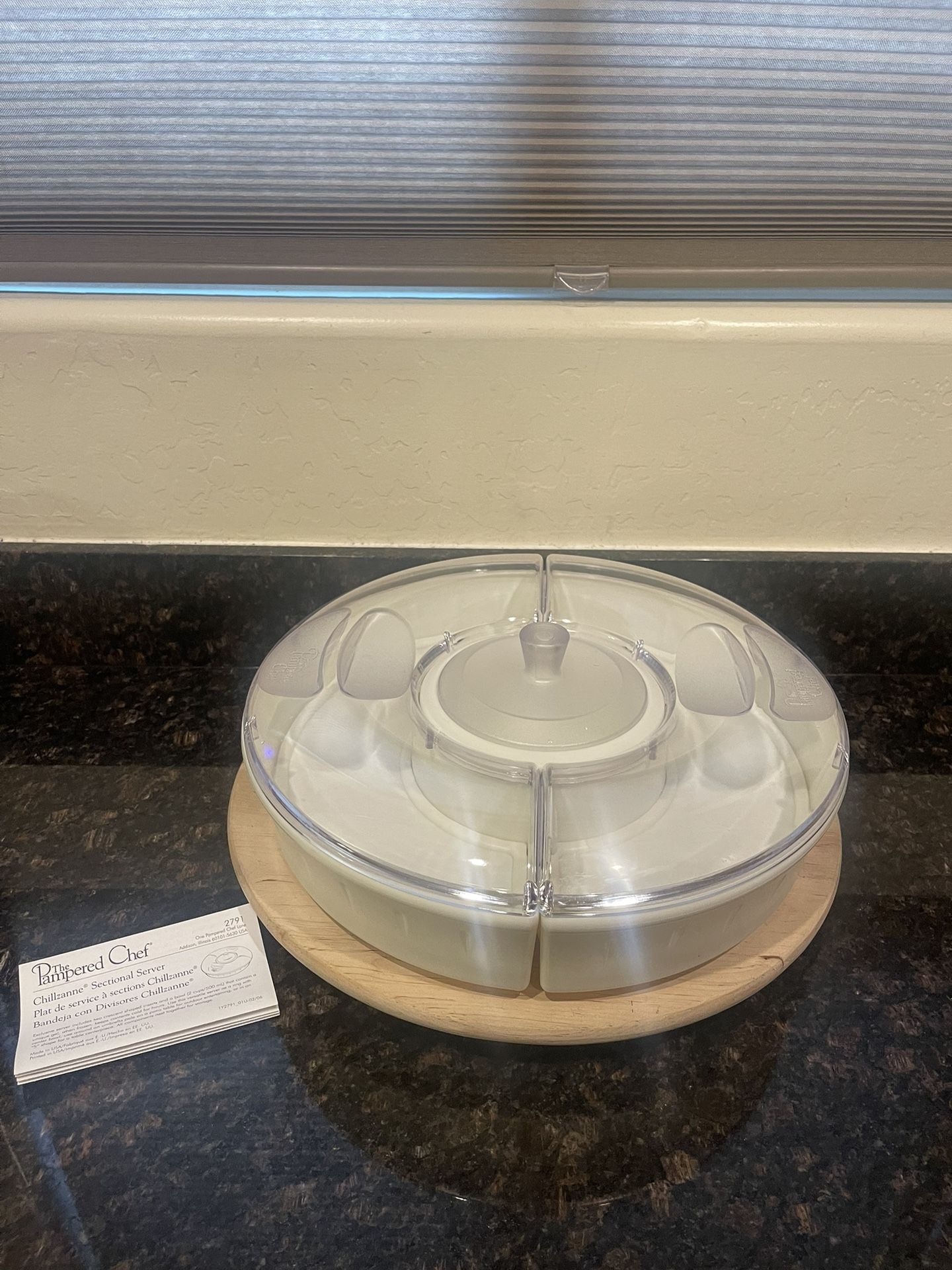 Pampered Chef Chillzanne Round Sectional Server #2791