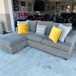 like new living spaces reversible chase sectional couch !!