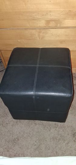 Bench. seat padded foot rest