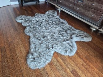 Faux Fur Alaskan Grey wolf Rug Gray