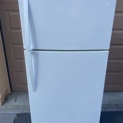Like New White Refrigerator W Warranty! Free Delivery 