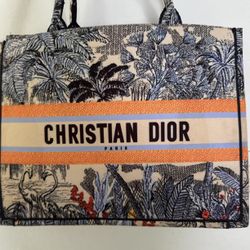 Dior Medium Book Tote – Excellent Condition Christian Dior Medium Book Tote. Crafted in Dior’s signature canvas, this tote is elegant, spacious, and i