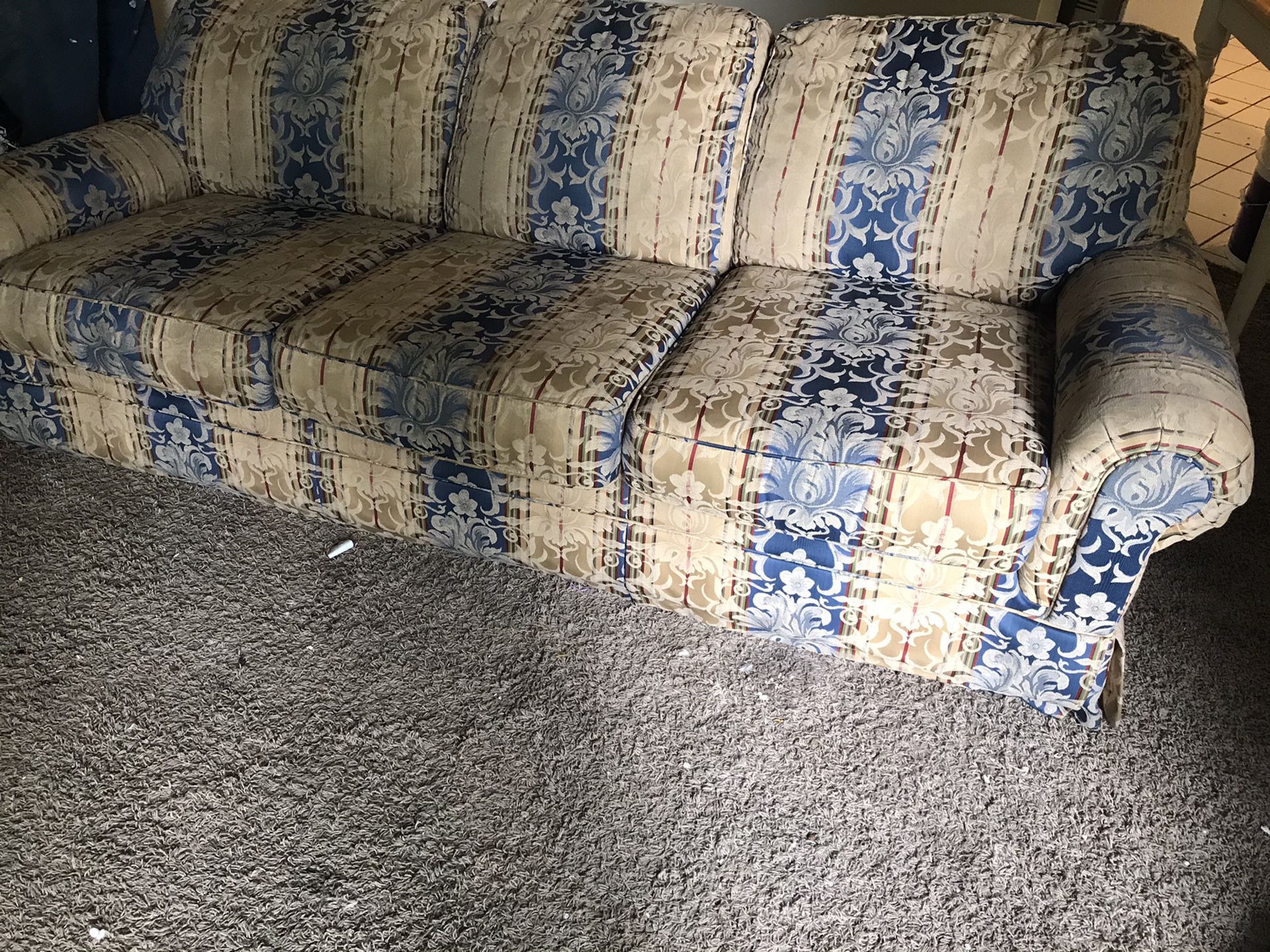Used couch like new.