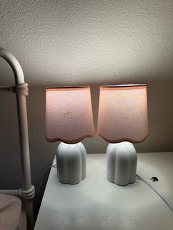 2 lamps