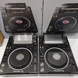 Pioneer CDJ 3000 Pair DJ players (2pcs )