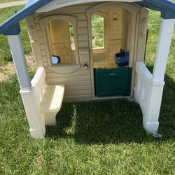 step2 naturally playful front porch  play house 