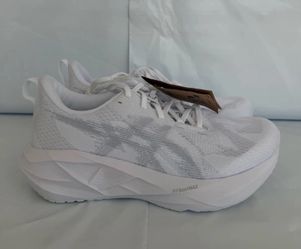ASICS Novablast 5 White Piedmont Grey new
