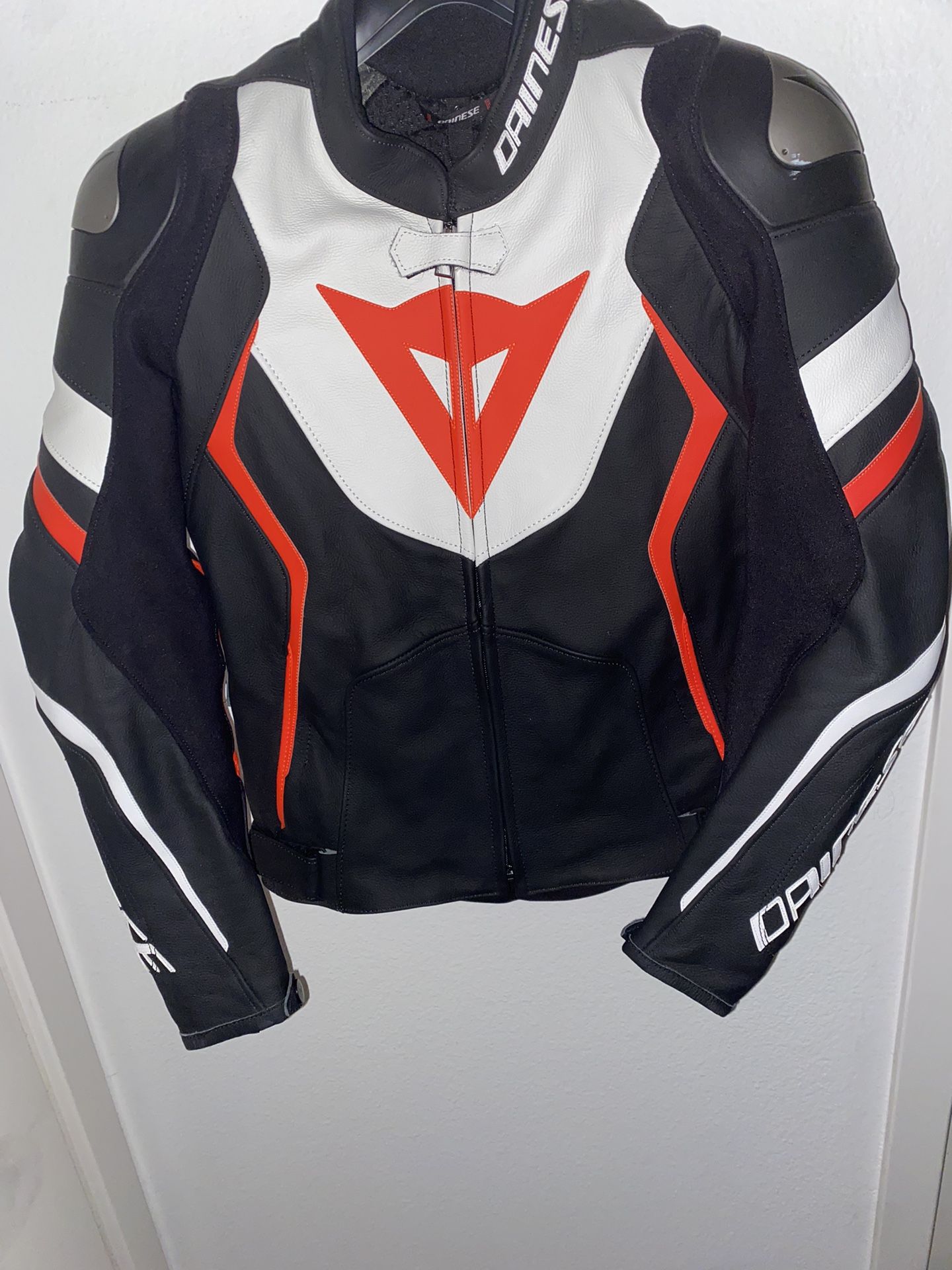 DAINESE AVRO 4 Leather Jacket, Black Matte, White, Fluo Red, Size 46(USA36)