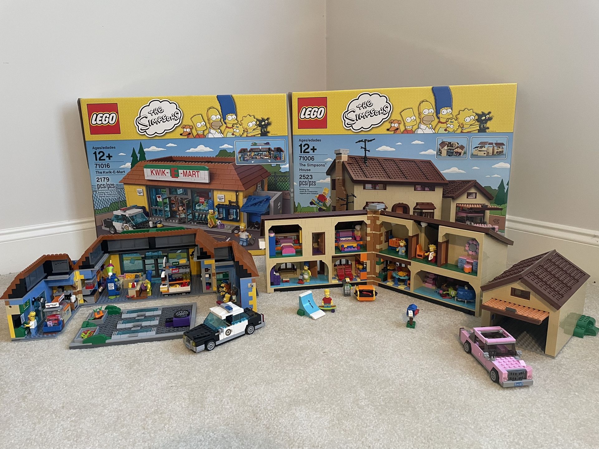 LEGO Simpsons Kwik-E-Mart & LEGO Simpsons house. Check my other listings for more great items.