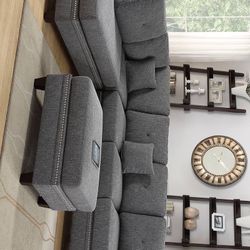 Sectional (Ottoman Not Included )/// Financing Available 