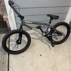 Mongoose 20" Scan 4.0 BMX Bike